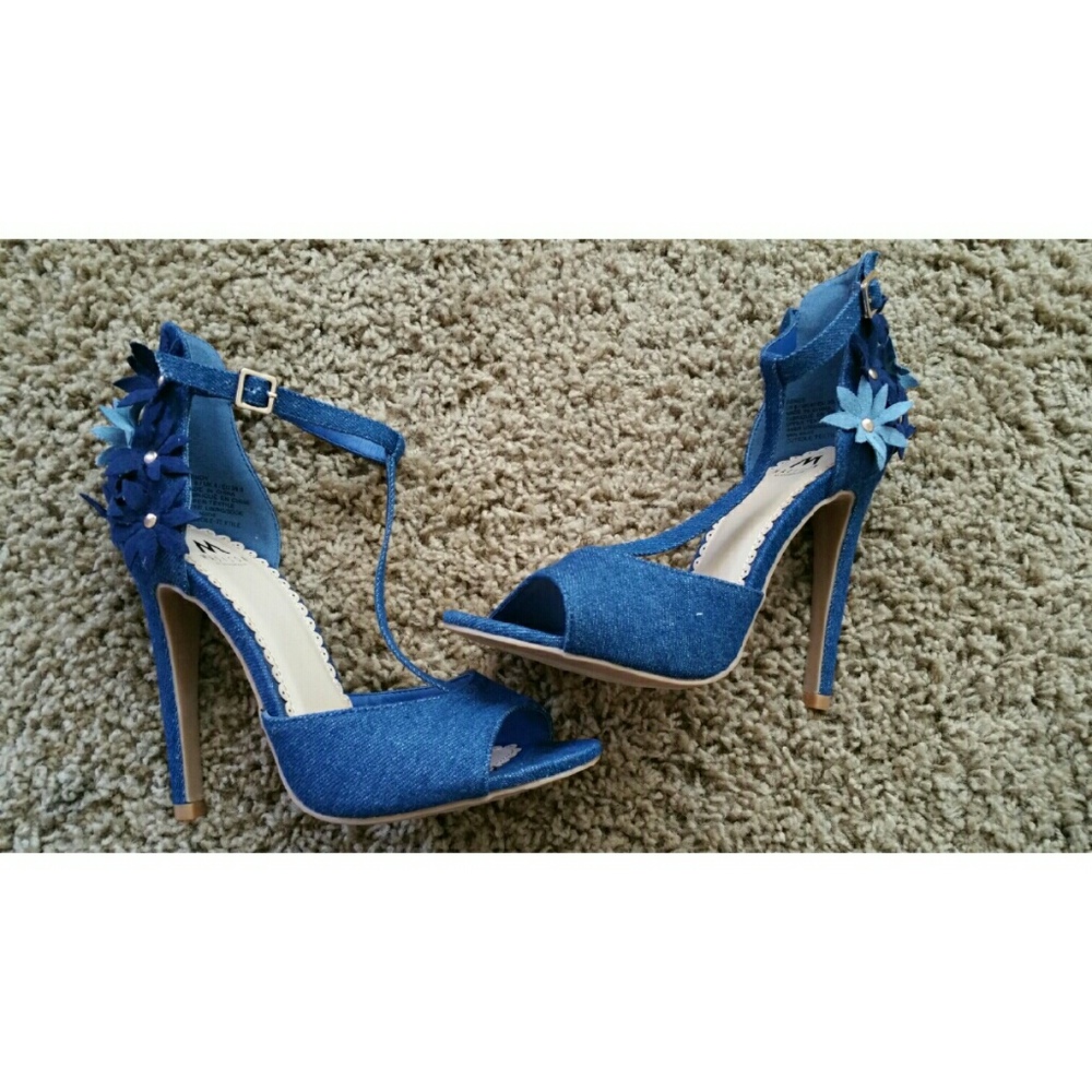 Denim peep toe pumps. NWOT